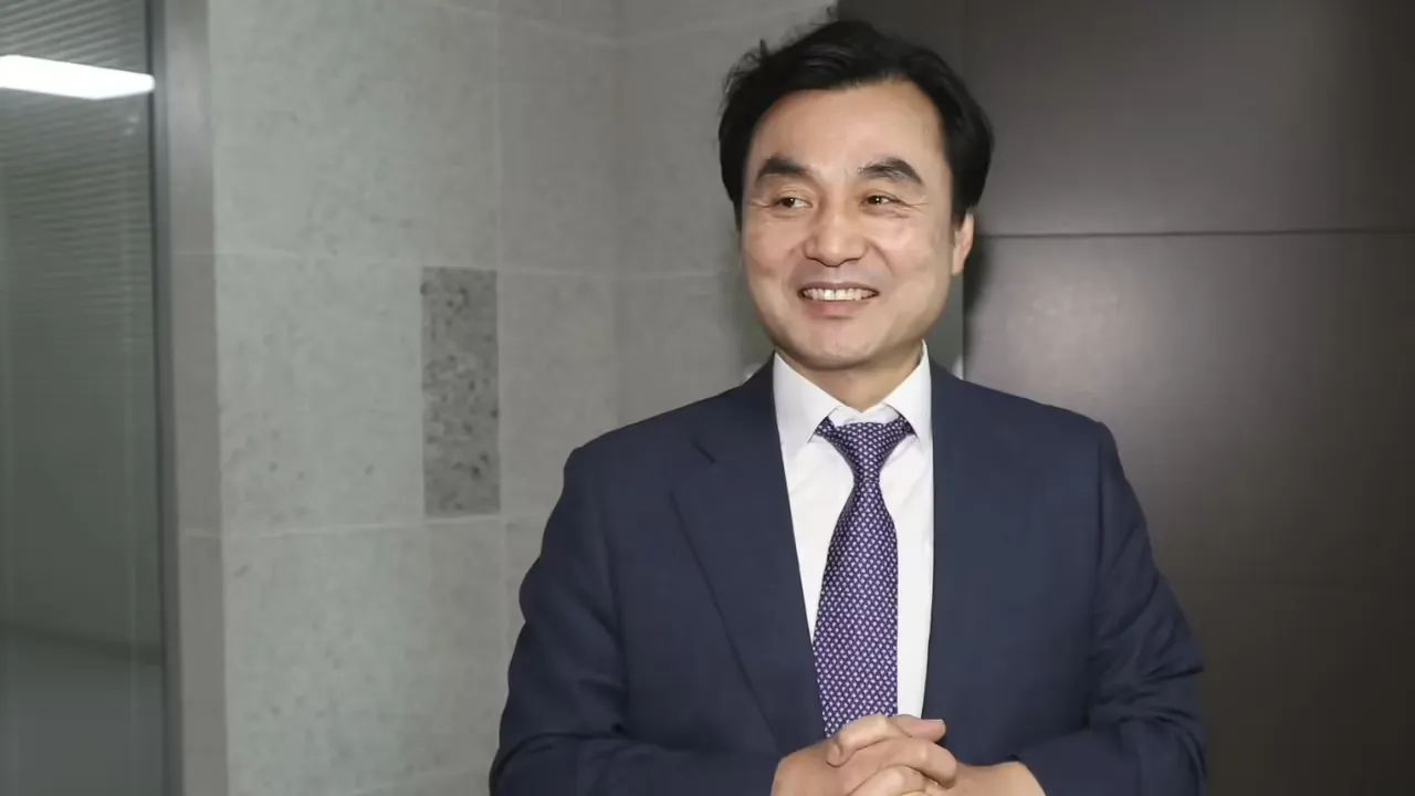 President Lee picks South Korea's first civilian defence chief in 64 years