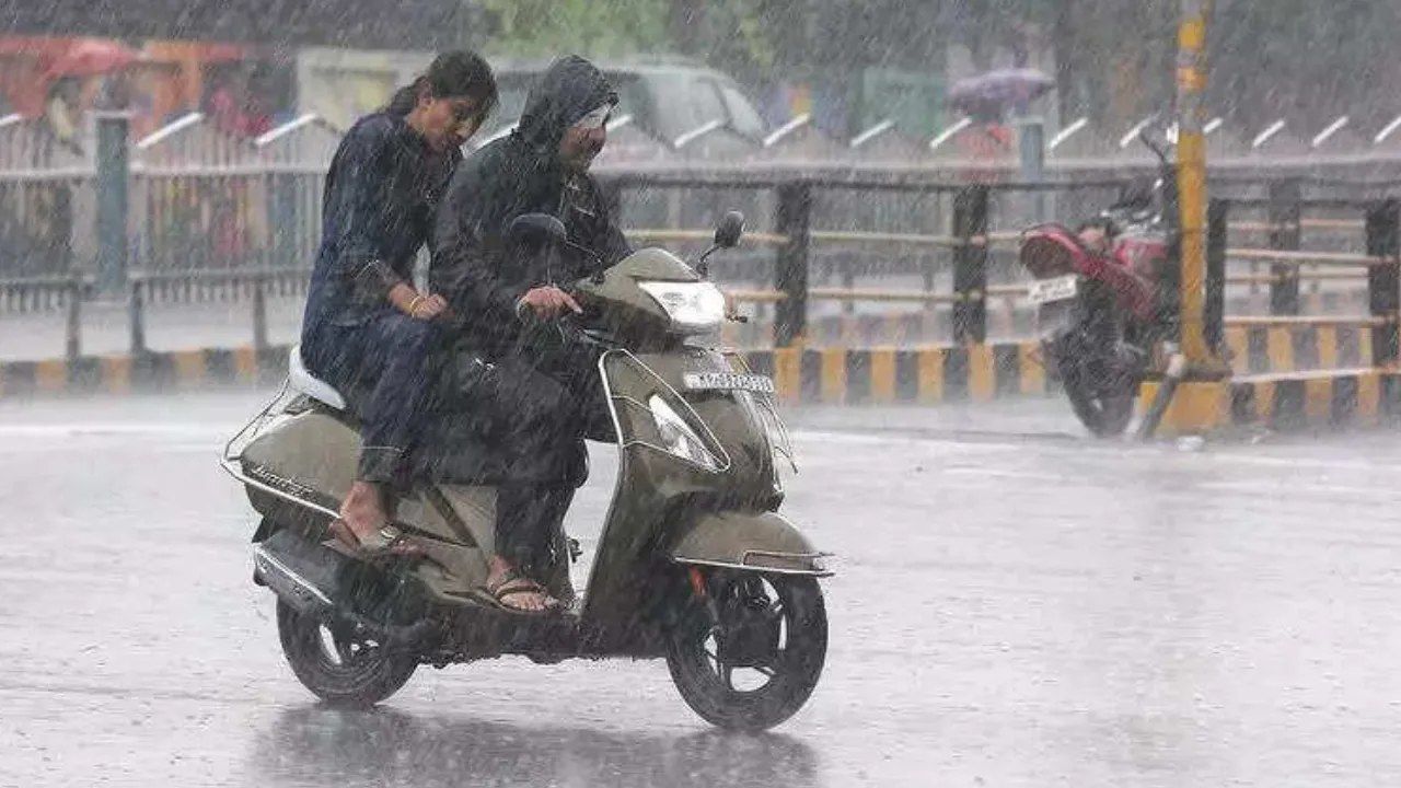 Delhi weather: Patchy rain expected today