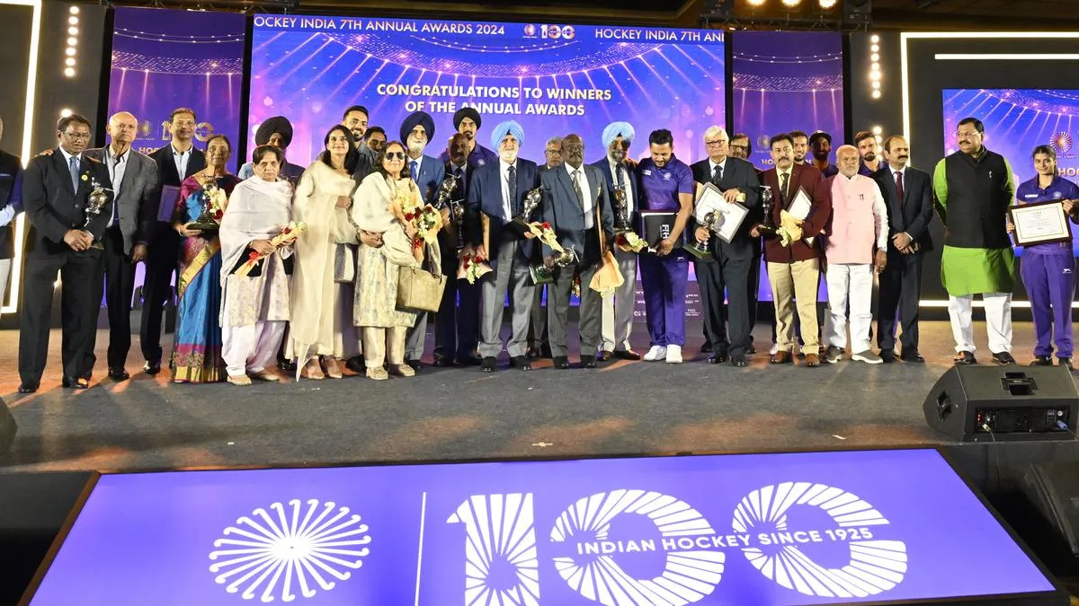 Hockey India honours the class of 1975; Harmanpreet, Savita bag top awards